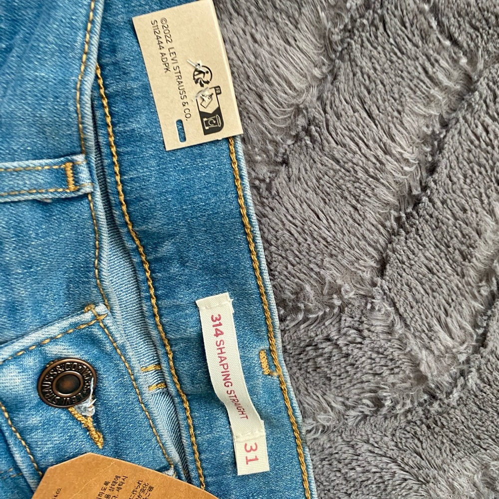 Levi's Straight Leg Jeans - Picture 5 of 7